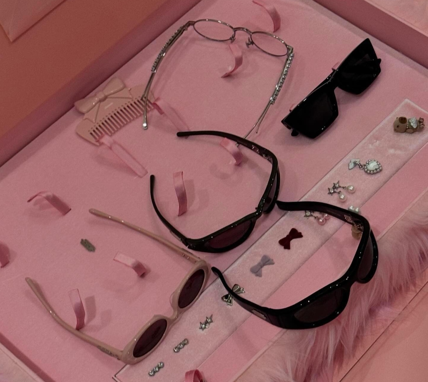 Jennie BlackPink gây bão khi nhá hàng BST mới cùng Gentle Monster Hinh anh 4: Jennie BlackPink gay bao khi nha hang BST moi cung Gentle Monster