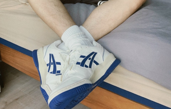 Giay Asics Gel-Spotlyte Low V2 'White Blue' 1203A503-101