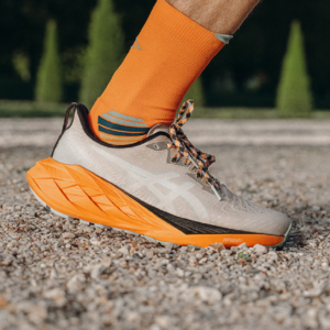 Giay Asics Novablast 4 TR 'Fellow Yellow Orange' 1011B850-250