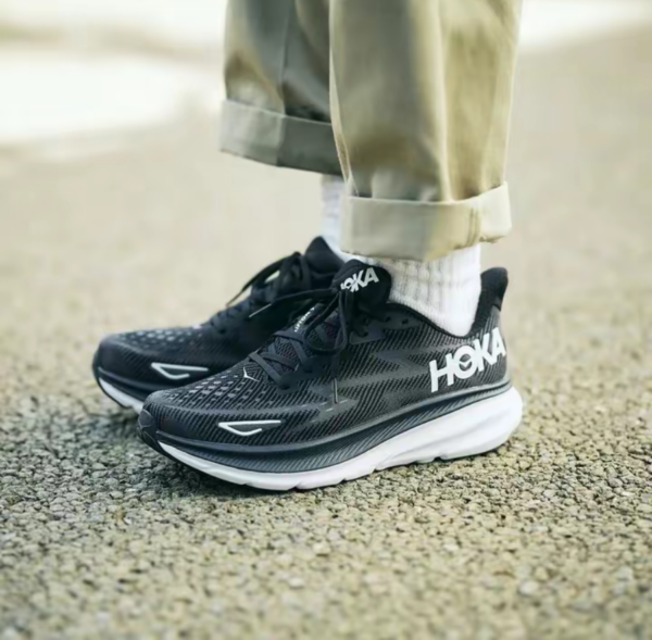Giay Hoka Clifton 9 2E Wide 'Black White' 1132210-BWHT