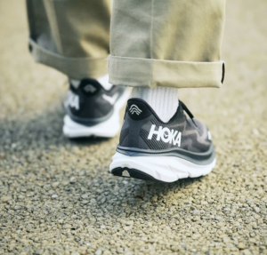 Giay Hoka Clifton 9 2E Wide 'Black White' 1132210-BWHT