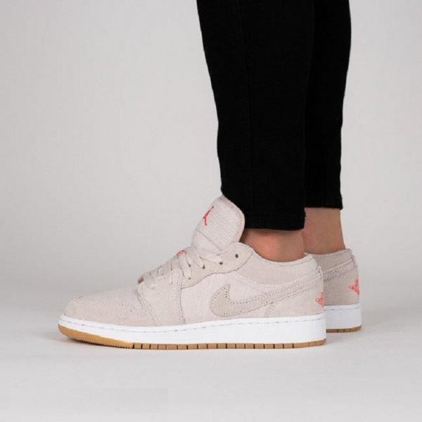 Giay Nike Air Jordan 1 Low BG 'Desert Sand' 553560-008
