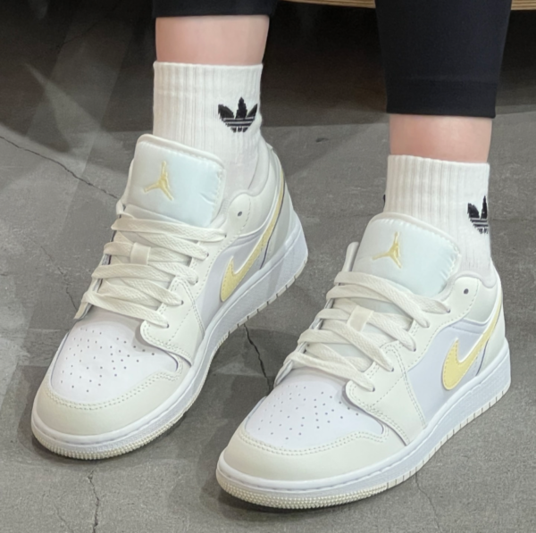 Giay Nike Air Jordan 1 Low GS 'Laser Orange' FV8486-181