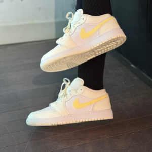 Giay Nike Air Jordan 1 Low GS 'Laser Orange' FV8486-181