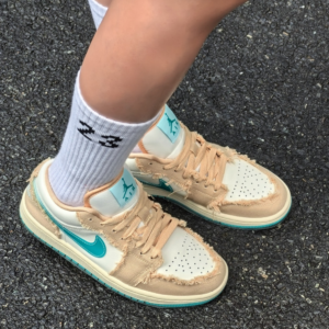 Giay Nike Air Jordan 1 Low SE HF4983-252