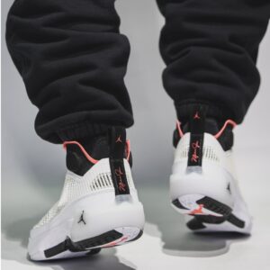 Giay Nike Air Jordan 37 GS 'Siren Red' DD7421-100