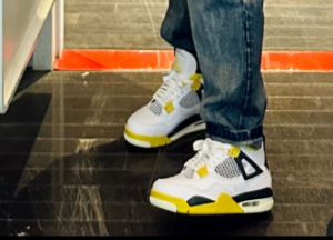 Giay Nike Air Jordan 4 Retro 'Vivid Sulfur' AQ9129-101