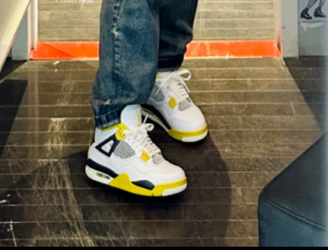 Giay Nike Air Jordan 4 Retro 'Vivid Sulfur' AQ9129-101