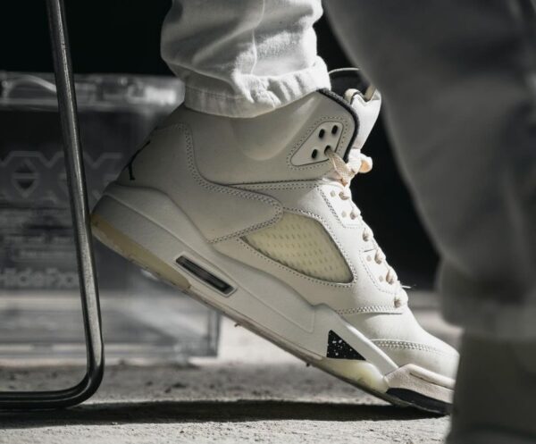 Giay Nike Air Jordan 5 Retro SE 'Sail' FN7405-100