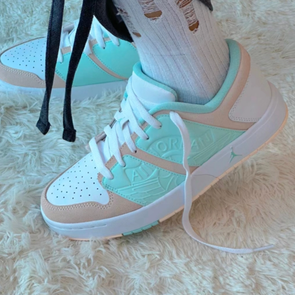 Giay Nike Jordan Nu Retro 1 Low GS 'Guava Ice' FB4412-800