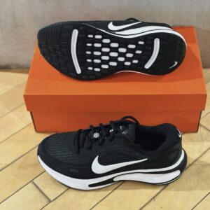 Giay Nike Journey Run 'Black White' FJ7765-001