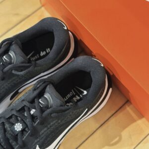 Giay Nike Journey Run 'Black White' FJ7765-001