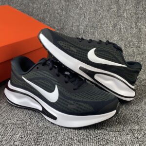 Giay Nike Journey Run 'Black White' FN0228-001