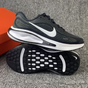 Giay Nike Journey Run 'Black White' FN0228-001