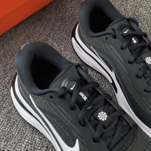 Giay Nike Journey Run 'Black White' FN0228-001