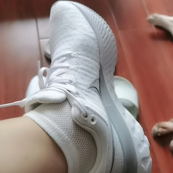 Giay Nike React Infinity Run Flyknit 2 'White Silver' CT2423-102