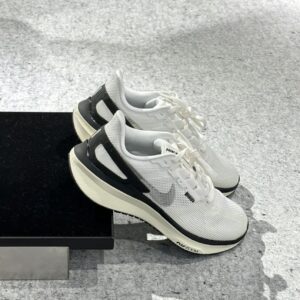 Giay Nike Structure 25 'White Black' DJ7884-104