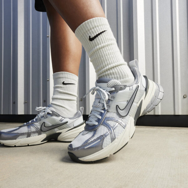 Giay Nike V2K Run 'Pure Platinum Wolf Grey' FD0736-003