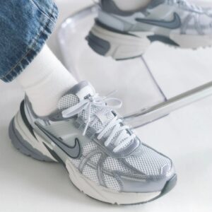 Giay Nike V2K Run 'Pure Platinum Wolf Grey' FD0736-003