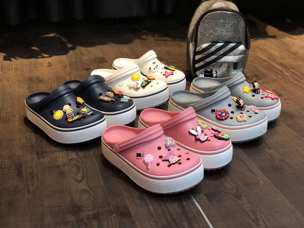 Hinh anh 1: Hay cung xem Crocs co gi sau khi trai qua 2 thap ky