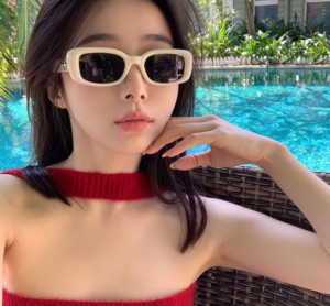 Kinh Gentle Monster The Bell IV1 'Ivory'