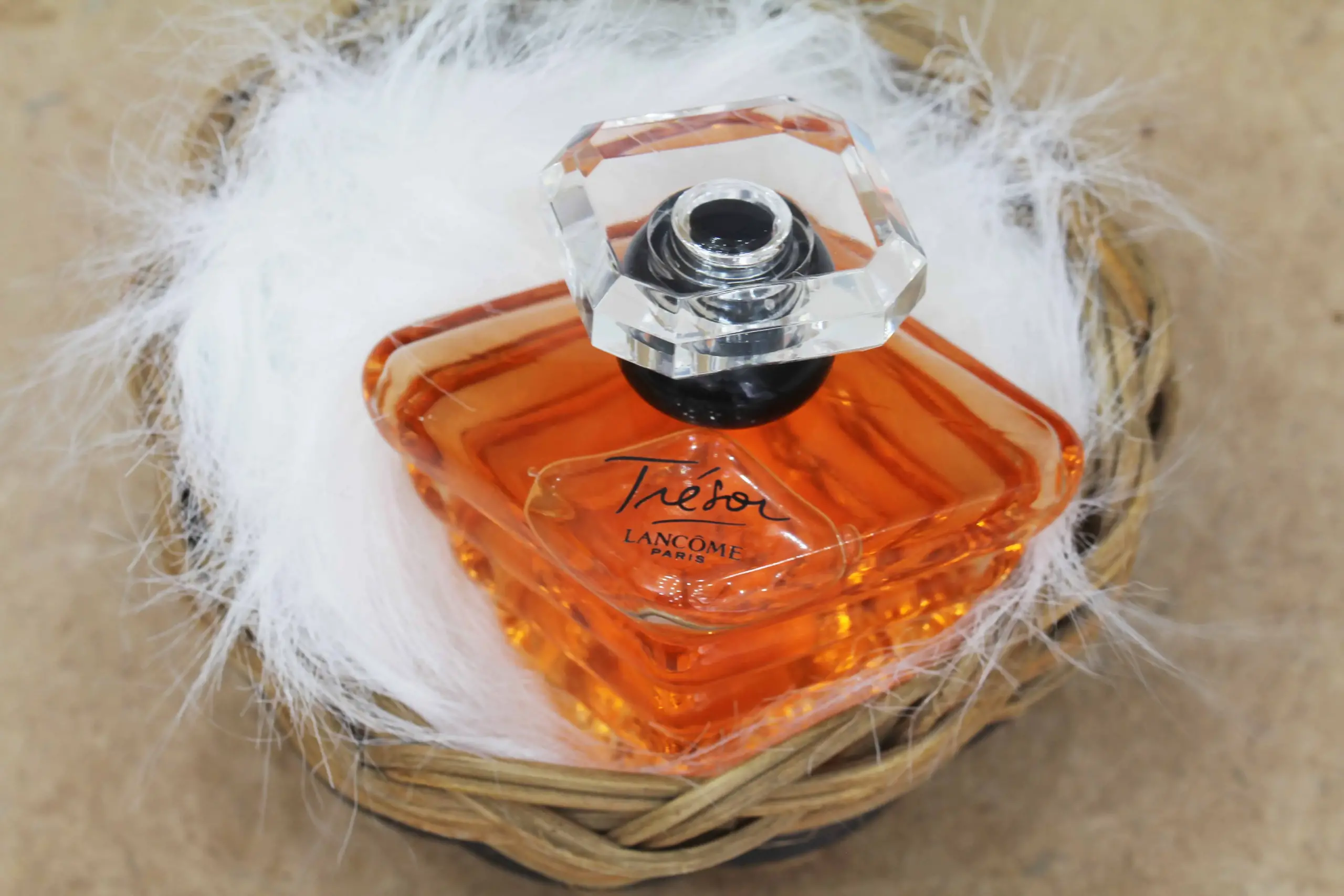 Hinh anh 9: Nhung mau nuoc hoa co dien truong ton theo thoi gian