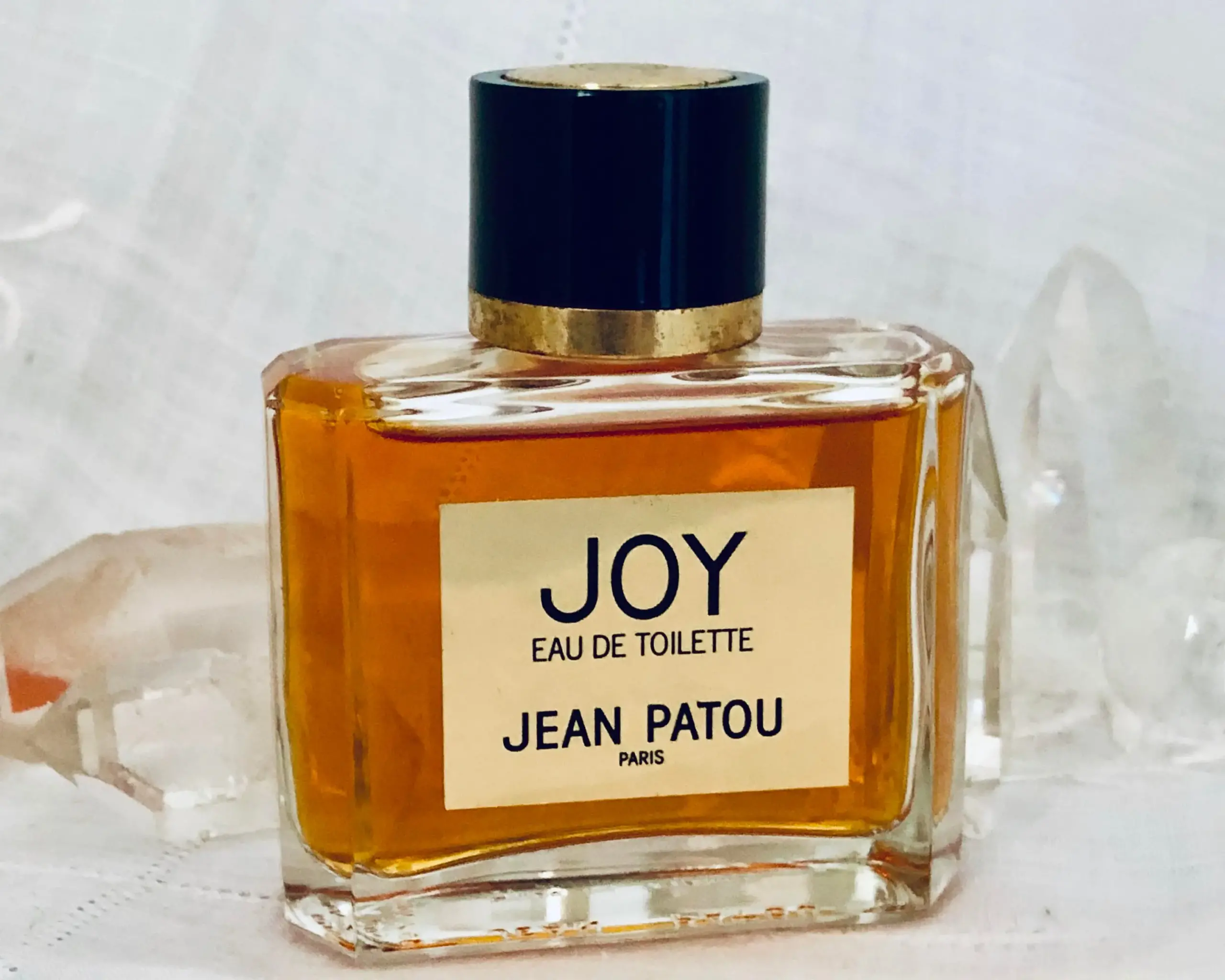 Hinh anh 5: Nhung mau nuoc hoa co dien truong ton theo thoi gian