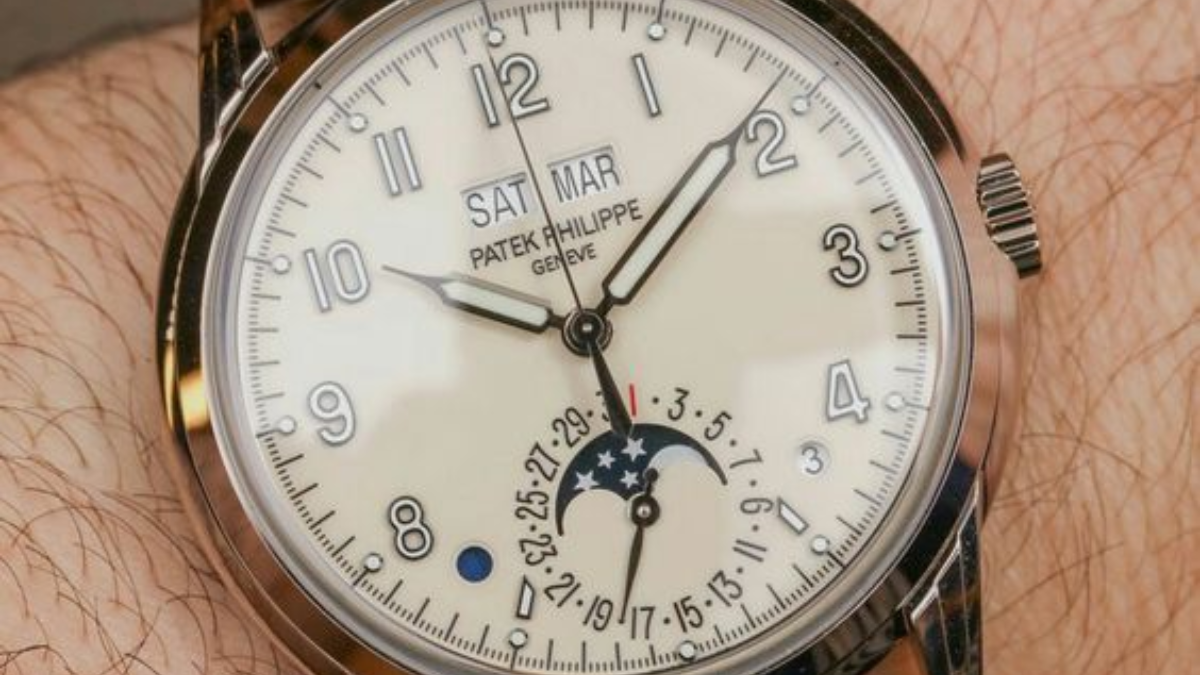 Khẳng định đẳng cấp với bộ sưu tập đồng hồ "khủng" của RM BTS Hinh anh 8: Khang dinh dang cap voi bo suu tap dong ho "khung" cua RM BTS