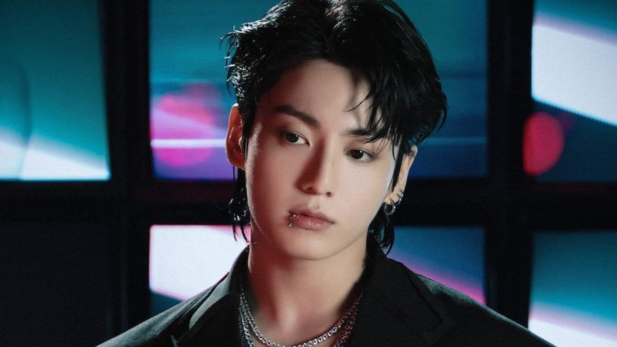 Hinh anh 2: He lo BST giay the thao va dong ho dat do cua Jungkook BTS