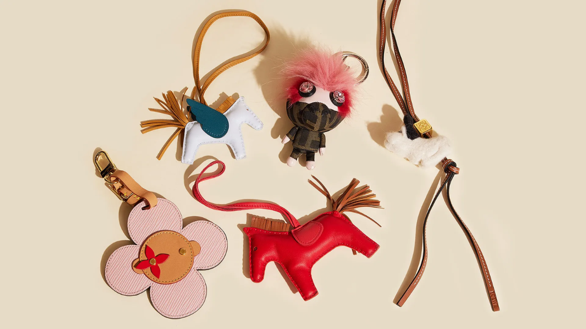 Hinh anh 2: Tang them suc hut cho tui xach voi 10 chiec moc khoa long lay