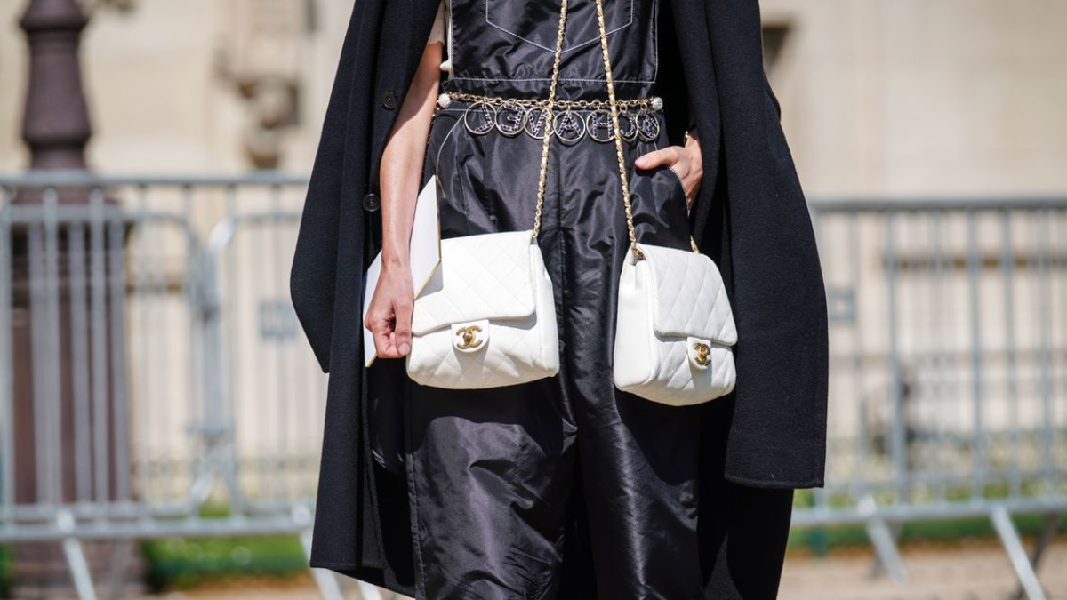 Bí mật giữ giá của 5 chiếc túi Chanel "đáng đồng tiền bát gạo" Hinh anh 5: Bi mat giu gia cua 5 chiec tui Chanel "dang dong tien bat gao"