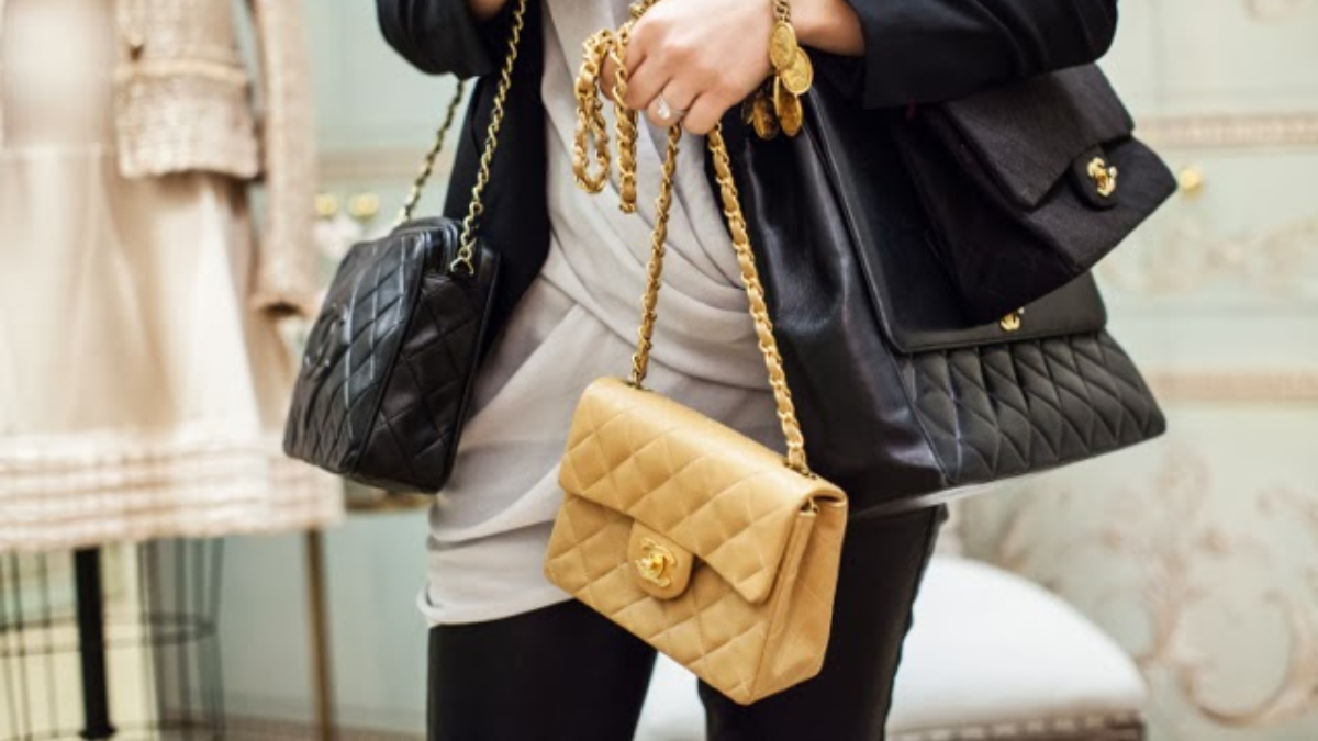 Bí mật giữ giá của 5 chiếc túi Chanel "đáng đồng tiền bát gạo" Hinh anh 6: Bi mat giu gia cua 5 chiec tui Chanel "dang dong tien bat gao"