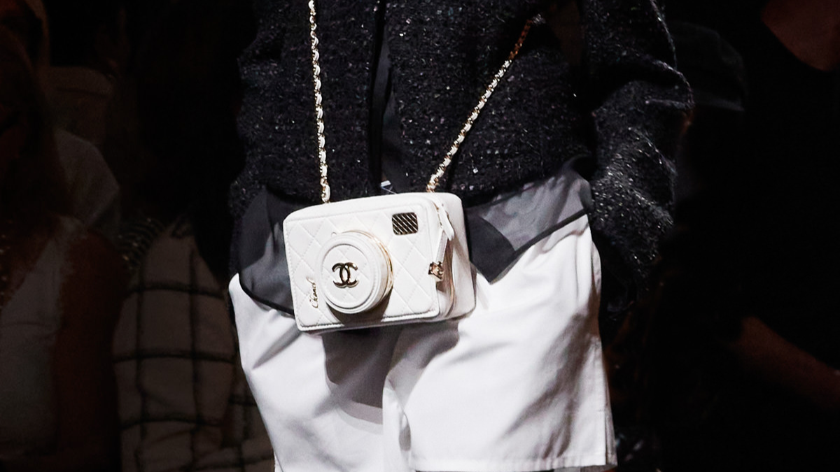 Bí mật giữ giá của 5 chiếc túi Chanel "đáng đồng tiền bát gạo" Hinh anh 13: Bi mat giu gia cua 5 chiec tui Chanel "dang dong tien bat gao"