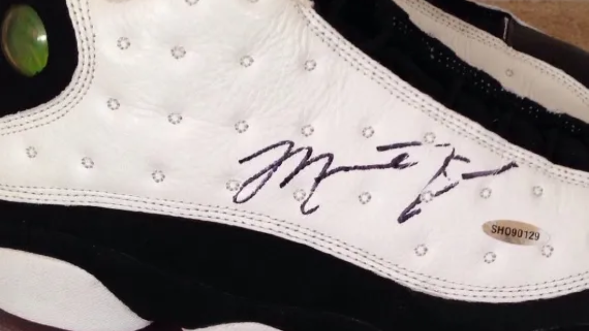 Hinh anh 11: Top 22 doi giay the thao dat nhat tung duoc ban dau gia (Phan 1)