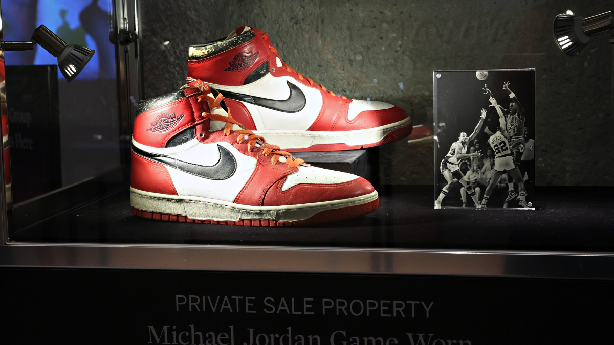 Hinh anh 4: Top 22 doi giay the thao dat nhat tung duoc ban dau gia (Phan 2)