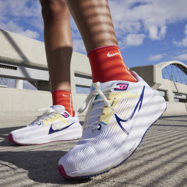 Giay Nike Pegasus 40 'White Deep Royal Blue' DV3854-105