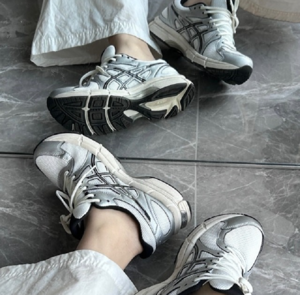 Giay Asics Gel-Exalt 2 'White Black' 1011B918-102