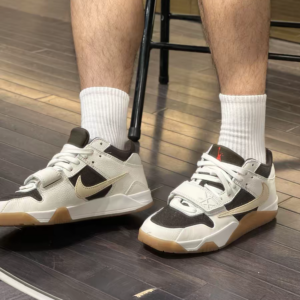 Giay Nike Air Jordan Jumpman Jack TR Travis Scott 'Sail' FZ8117-100