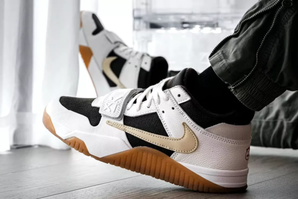 Giay Nike Air Jordan Jumpman Jack TR Travis Scott 'Sail' FZ8117-100