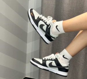 Giay Nike Dunk Low GS 'Black Bright Mandarin' FN7784-001