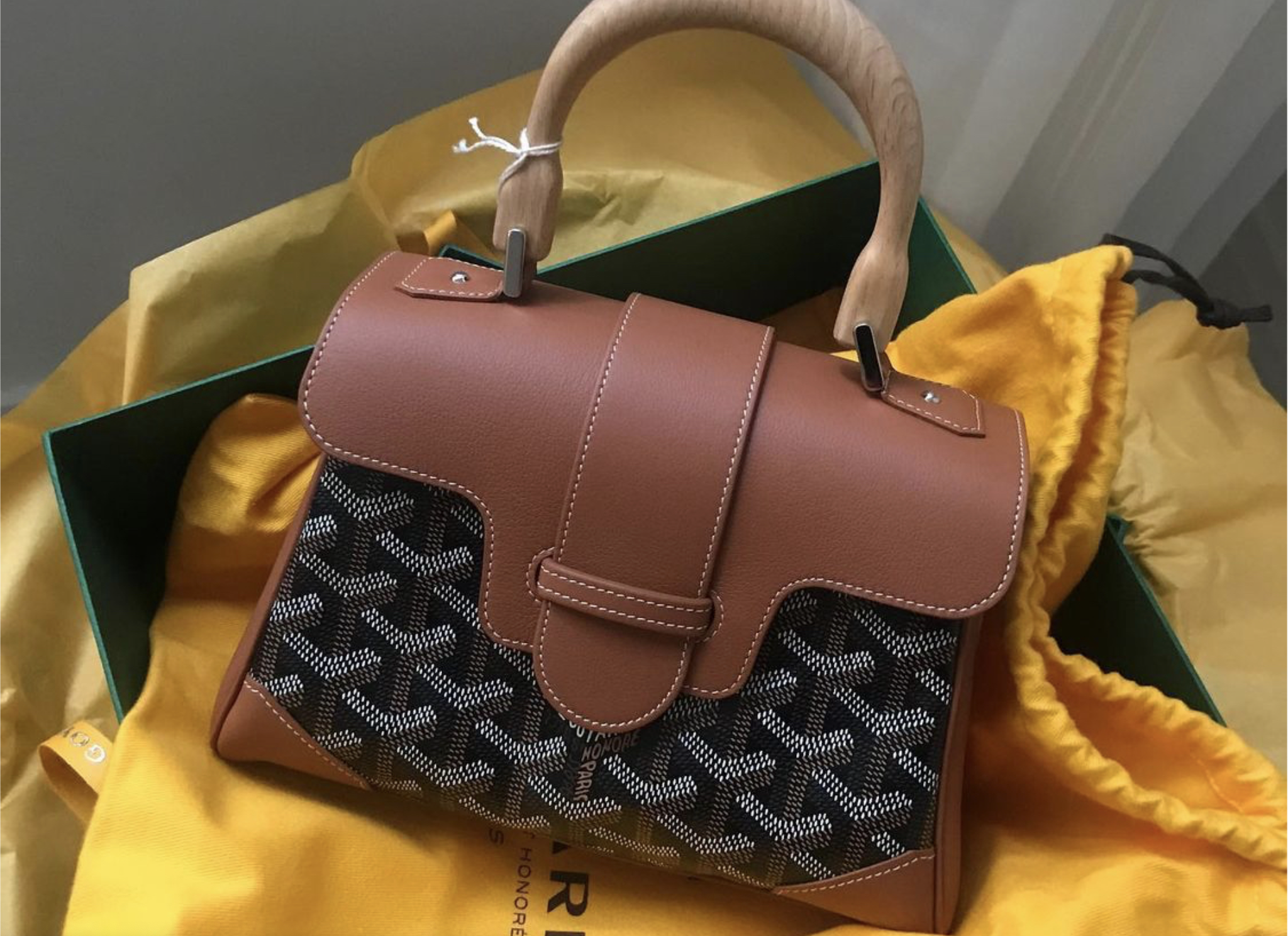 Túi Goyard: Vẻ đẹp thượng lưu không phải ai có tiền cũng mua được Hinh anh 5: Tui Goyard: Ve dep thuong luu khong phai ai co tien cung mua duoc