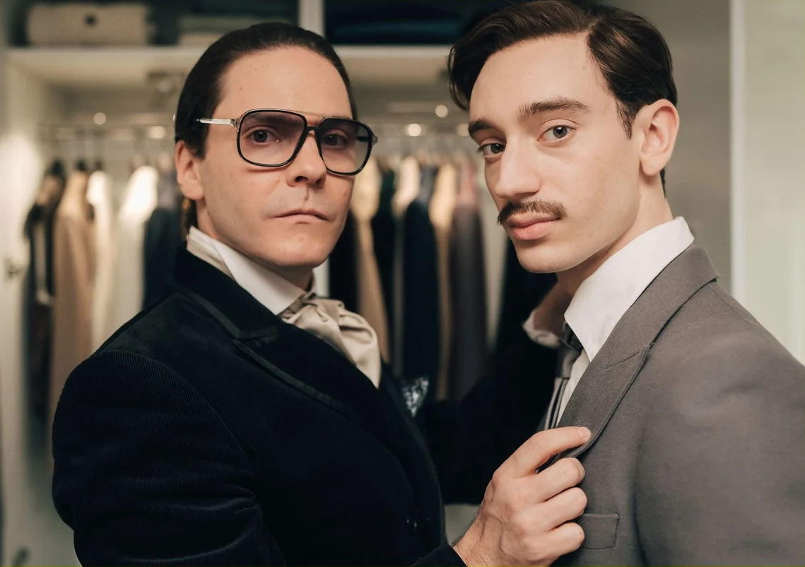 Hinh anh 4: Becoming Karl Lagerfeld: Huyen thoai duoc tai hien tren man anh