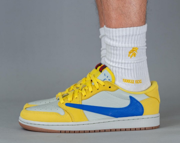Giay Nike Air Jordan 1 Retro x Travis Scott 'Canary' DZ4137-700