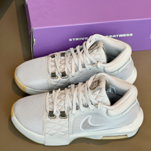 Giay Nike LeBron Witness 8 'Light Bone Gum' FB2239-003