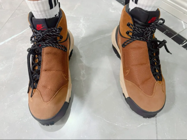 Giay Nike Magmascape x Sacai 'Light British Tan' FN0563-200