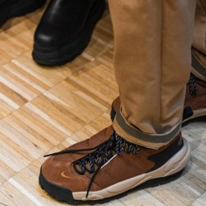 Giay Nike Magmascape x Sacai 'Light British Tan' FN0563-200