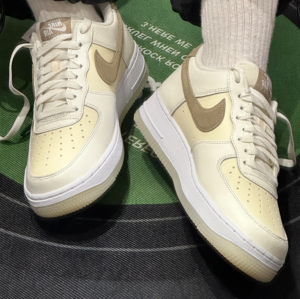 Giay Nike Air Force 1 ’07 LV8 'Milk Khaki' FN5832-101