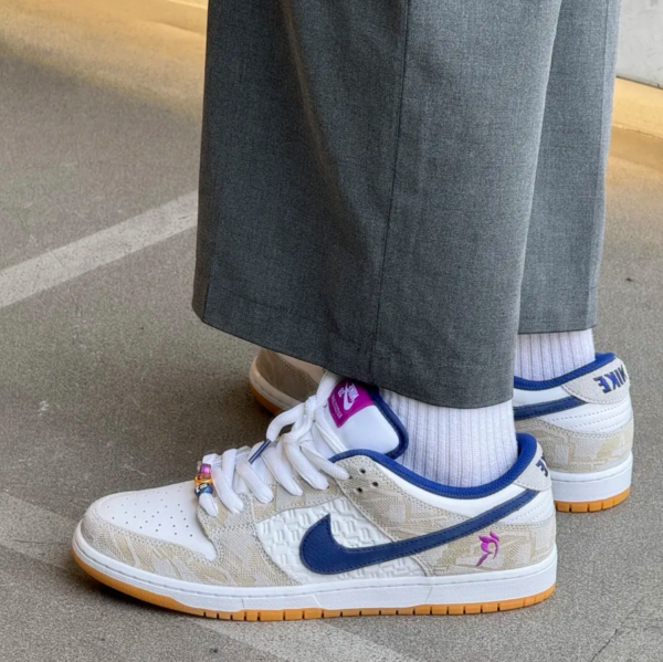 Giay Nike Dunk Low SB x Rayssa Leal 'White Blue'  FZ5251-001
