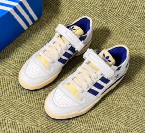Giay Adidas Forum 84 Low 'Cloud White & Victory Blue' IE3205