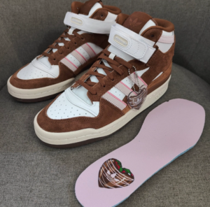 Giay Adidas Forum Mid 'Chocolate To My Strawberry' GY6802